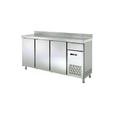 Frente-mostrador-refrigerado-tres-puertas-cajon-auxiliar-clima-hosteleria.jpg